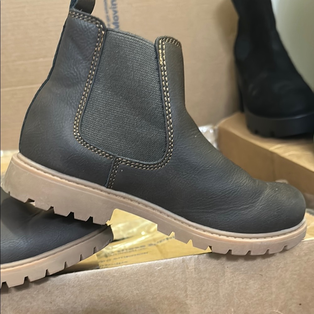 Levi's Brown Chelsea Boots with Chunky Sole